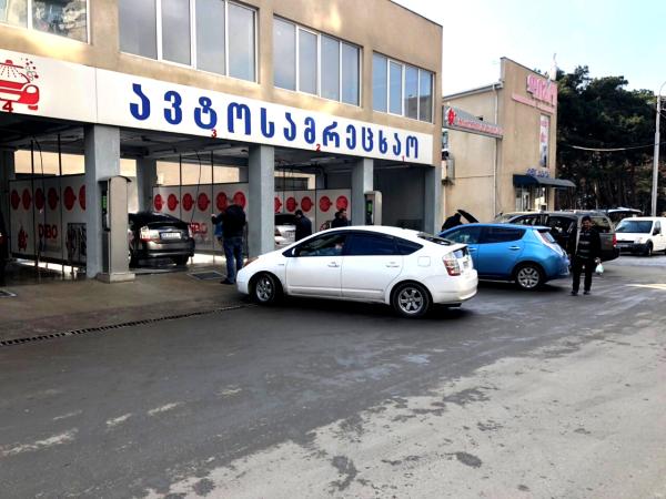 DiBO NEW 2000 D5 self-carwash in Georgische hoofdstad Tbilisi