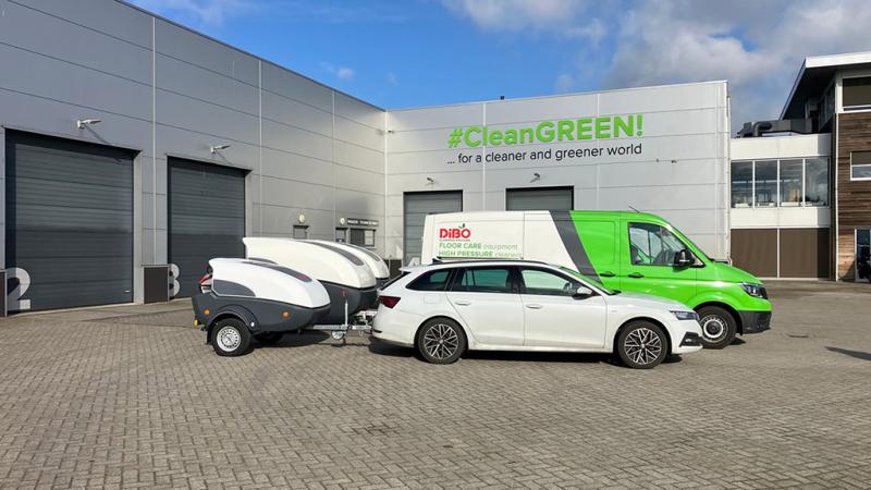 Drie nieuwe DiBO hogedruktrailers klaar om te vertrekken naar Orly & Endevoets BV 