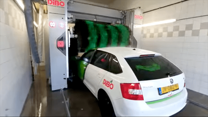 DiBO S4 roll over carwash voor Van Mossel Leeuwarden