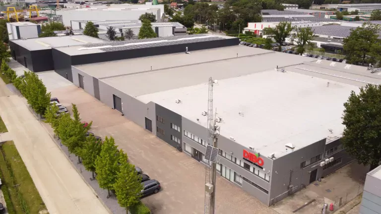 Luchtfoto van het bedrijfsgebouw van DiBO BV in Arendonk