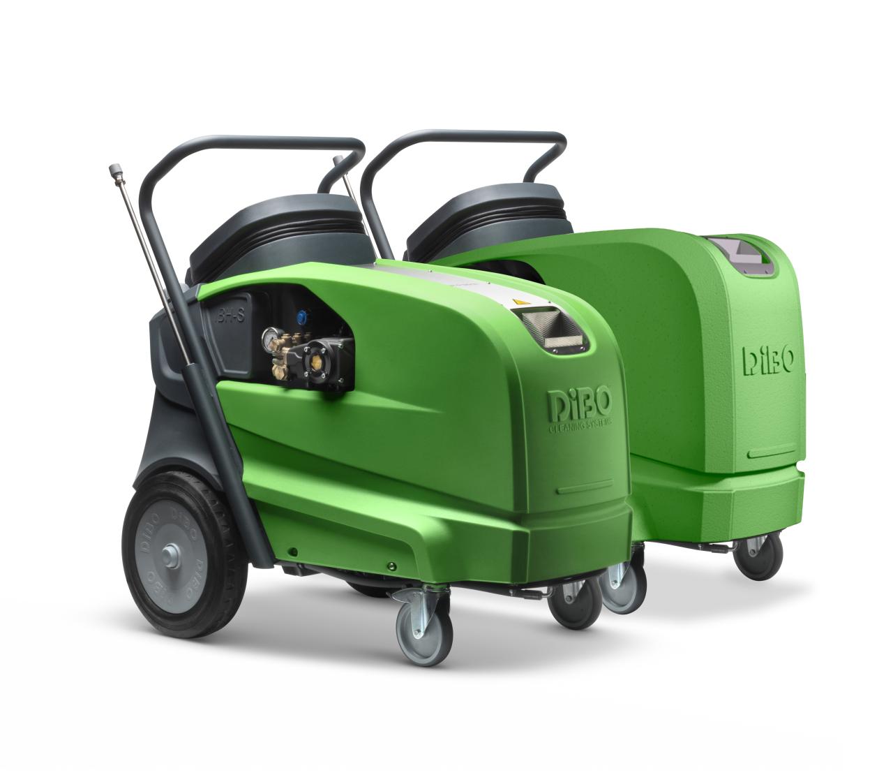 Two green hot-water high-pressure cleaners are set up diagonally next to each other. The rear one is a bit higher because it has a larger burner boiler.